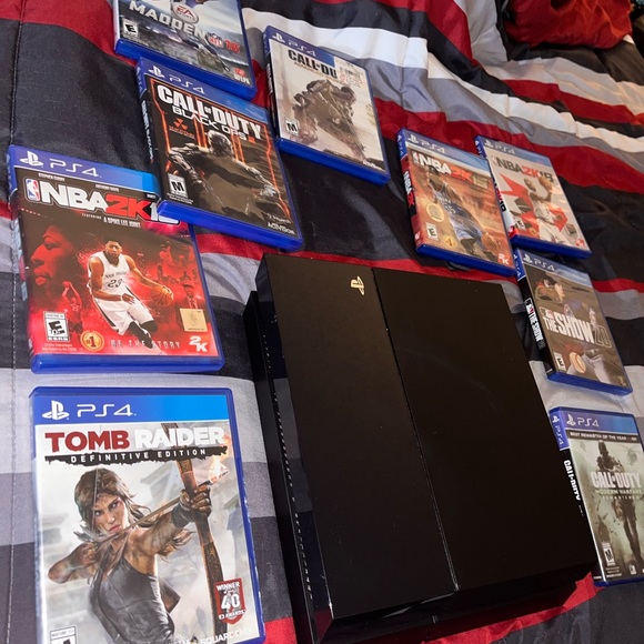 Playstation 4 with Astro 10 Headset + 9 Games - Picture 6 of 7